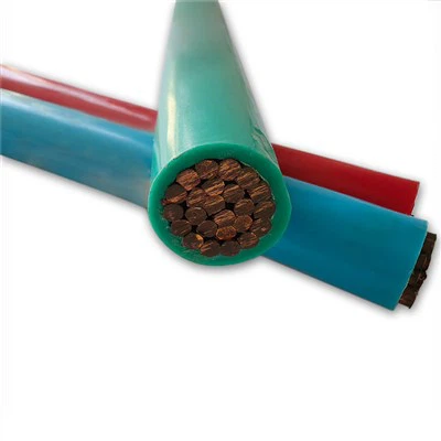 Predlžovací kábel pripojený k napájacej lište